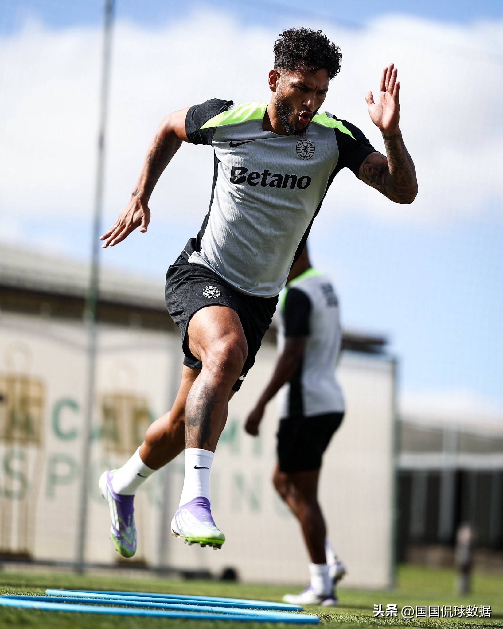 爱游戏包含里程碑夜皇家社会防线松动，葡超转会期刷纪录，球迷炸锅，资深球员宣示担当的词条