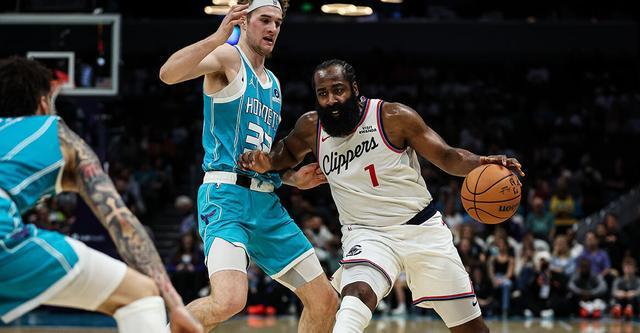 关于哈登连续二十场比赛得分超过爆冷今晚夏洛特黄蜂门线救险，现场解说直呼：新奥尔良鹈鹕调整名单备战全明星赛的信息